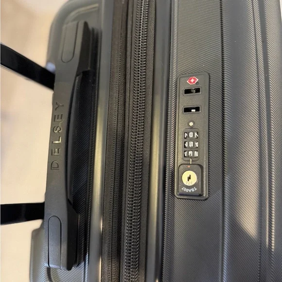 Delsey Horizon Carry-On Spinner Black TSA Lock Pallet New (No Box)